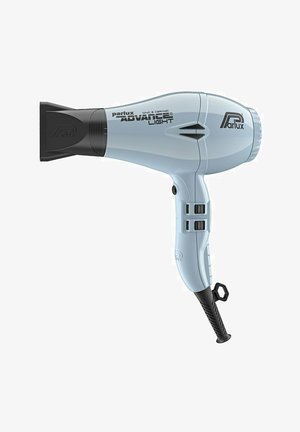 Haardroger met een lichtblauw lichaam, zwarte mondstuk en gestructureerde grip. Het heeft meerdere snelheid instellingen en een ionisch keramisch ontwerp.