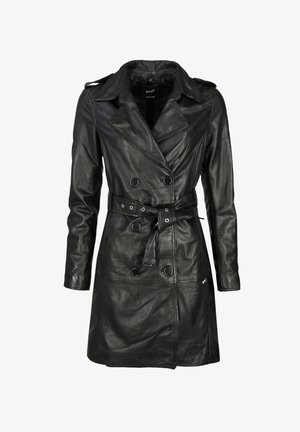 Manteau en cuir noir, croisé, avec une taille ceinturée, des revers crantés et une texture lisse. Dispose de deux grandes poches avant.