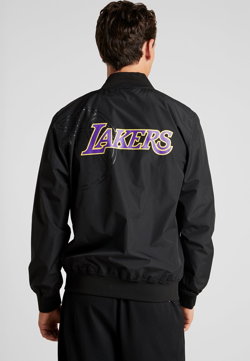 Inclinarse plataforma norte New Era NBA LA LAKERS TEAM LOGO - Chaqueta de entrenamiento - black - Zalando.es Inclinarse plataforma norte New Era NBA LA LAKERS TEAM LOGO - Chaqueta de entrenamiento - black - Zalando.es
