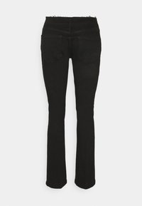 Vaqueros negros con un diseño acampanado, hechos de denim. Presentan una cintura deshilachada, dos bolsillos traseros y una textura suave.