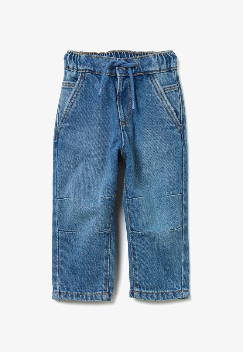 Pantalones de mezclilla en azul claro, con cintura elástica y cordón ajustable, dos bolsillos frontales y detalle de costura en las piernas.