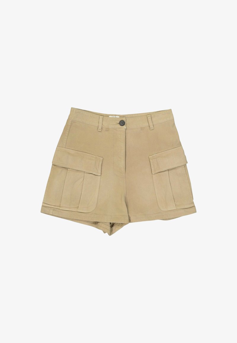 Short cargo en coton beige avec poches avant à rabat, passants pour ceinture et fermeture à un bouton.