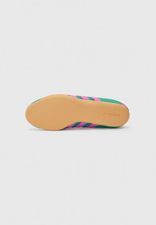 adidas TOKYO W - Zapatillas - court green/purple burst/gum — photo 7