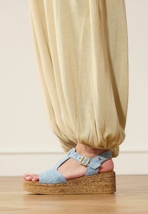Manfield, Sandalen met plateauzool - blau