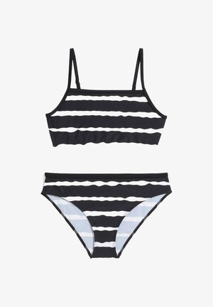 Costume da bagno a strisce bianche e nere composto da un top corto con spalline sottili e un fondo coordinato, realizzato in un morbido tessuto elastico.