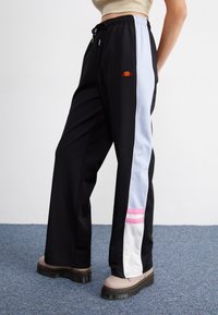 Ellesse - HILANTA TRACK PANT - Tréningruha alsók - black Miniatűr kép 1