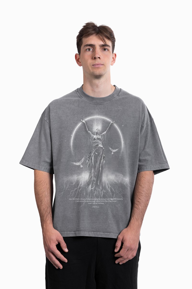Grey oversized t-shirt made of cotton, featuring a graphic print of a statue and text on the front, with a relaxed fit and short sleeves.