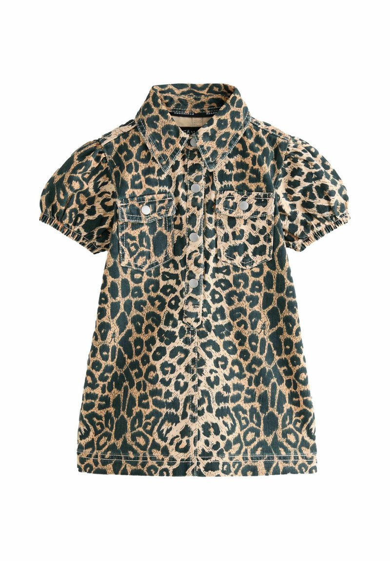 Šaty s leopardím vzorom, krátkymi pufovanými rukávmi, zapínaním na gombíky, dvoma náprsními vreckami a tmavozeleným pozadím s béžovými leopardími škvrnami.