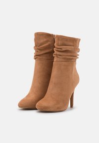Anna Field Botines de tacón - cognac