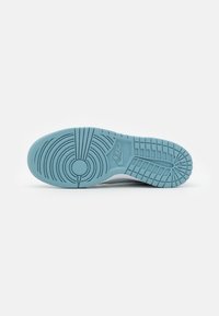 Nike Sportswear DUNK LOW - Sapatilhas - aura/clear/worn blue/white