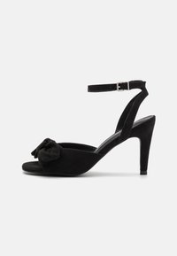 Sandaler med høye hæler - black