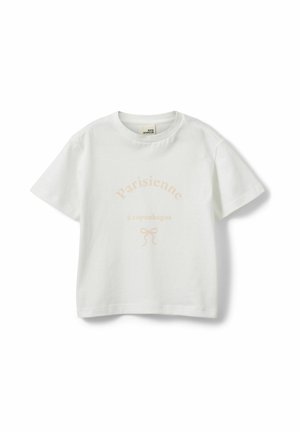 Hvid T-shirt med korte ærmer og lyserød tekst "Parisienne á copenhague" samt en lille sløjfe under teksten.