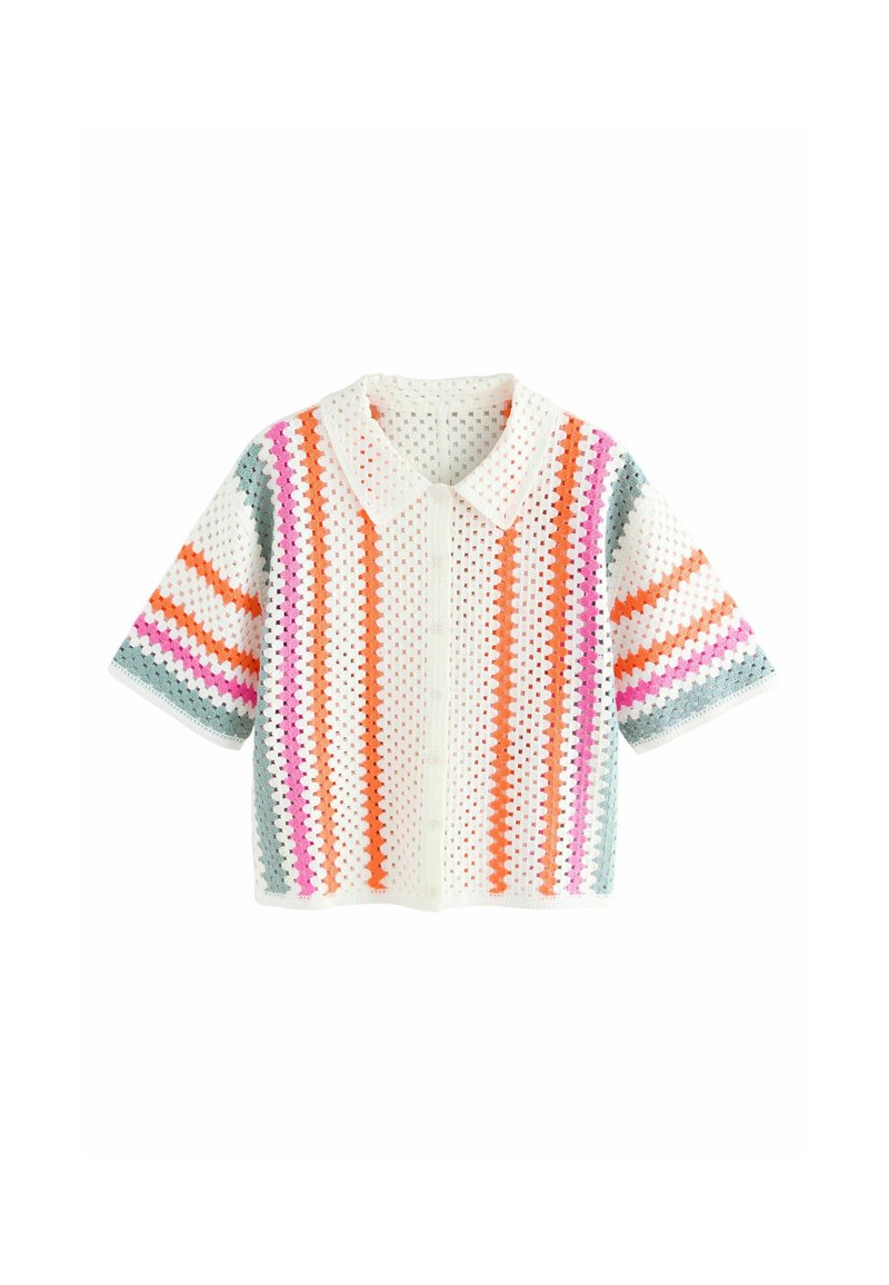 Chemise courte à manches courtes en tricot en maille. Dotée de motifs à rayures multicolores en orange, rose, blanc et bleu. Col pointu.