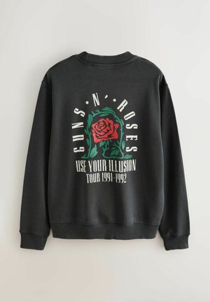 Melns džemperis ar sarkanu rozi un zaļām lapām grafiku, uz muguras teksts "Guns N' Roses" un "Use Your Illusion Tour 1991-1992".