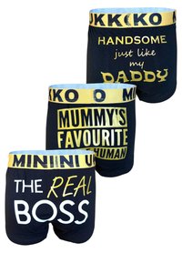 Kolme paria mustia puuvillabokserihousuja, joissa on keltaiset elastiset vyöt, jokaisessa on erilainen painettu teksti valkoisella ja keltaisella.