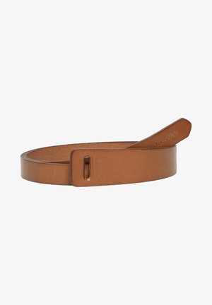 Ceinture en cuir marron avec trou de boucle rectangulaire et logo embossé « Marc O'Polo » à l'extrémité pointue, présentée enroulée sur fond blanc.