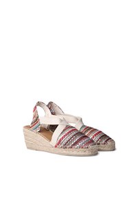 Wedge espadrilles dengan atas kain bergaris multicolor, tali elastis krem, dan sol tali jute alami. Desain ujung bulat.