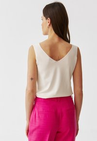 TATUUM Toppi - off white