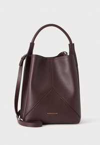 Неизбран, dark burgundy