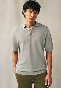 Next REGULAR FIT szary