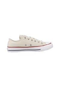 Beige Leinensneaker mit weißer Gummikappe und Sohle. Zwei blaue und rote Streifen entlang der Sohle. Metallösen für die Schnürsenkel. Klassisches Design.