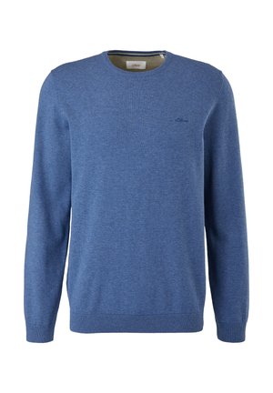 Pull bleu pour homme à col ras du cou, manches longues et poignets côtelés, avec un petit logo brodé sur la poitrine.
