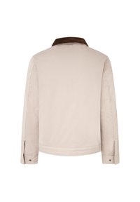 Chaqueta beige con un cuello de pana marrón, mangas largas y puños abotonados. Tejido suave con un diseño ajustado y aberturas en los laterales del dobladillo.