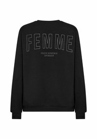 Melnā sporta krekla dizains ar apaļu izgriezumu, garām piedurknēm un aizmugurē esošo tekstu: "FEMME" un "CREATIVE DEPARTMENT COPENHAGEN" kontrastējošā pelēkā krāsā.