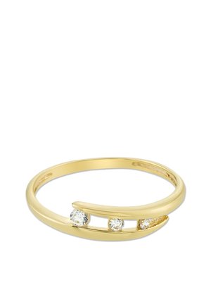 Bague en or au design élégant et ouvert, ornée de trois diamants taille ronde de tailles différentes disposés le long de l'anneau.