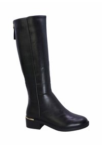Stivale in pelle nera alto fino al ginocchio con una texture liscia, punta squadrata, tacco a blocco basso e accentuazione dorata vicino al tacco. Chiusura con zip sul retro.