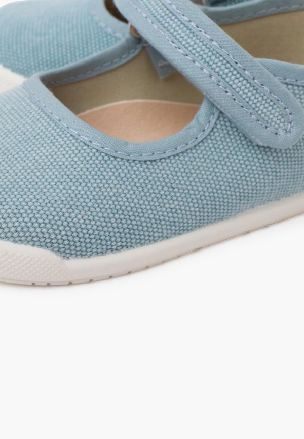 MERCEDITAS BAREFOOT – Riemchenballerina – turquesa