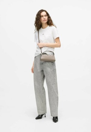 KARL LAGERFELD, KARL LAGERFELD CROSSBODY SIGNATURE MINI TOP HANDLE - Sac à main - ash grey