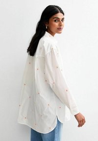 New Look DAISY EMBROIDERED LONG SLEEVE - Chemisier - white pattern