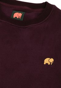 Bordová mikina se žebrovaným límcem; obsahuje vyšitým žlutým logem slona. Měkká tkáň; hladká textura.