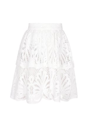 Fustă albă din dantelă cu un design evazat, prezentând volane stratificate, decupaje florale și un aspect texturat. Bandă elastică la talie.