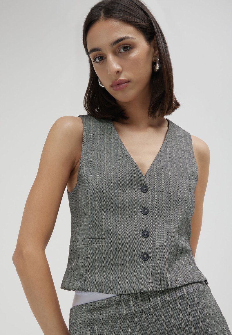 Calliope MONOPETTO TESSUTO SPINATO  - Weste - variante