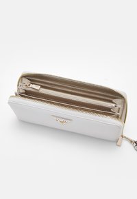 Guess LAUREL LARGE ZIP AROUND - Punge - stone