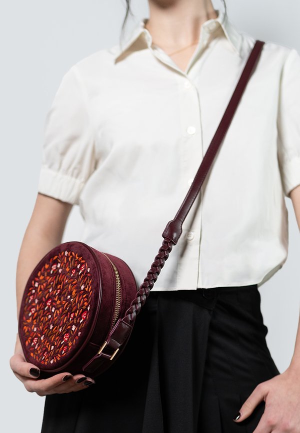 MAGIC CIRCLE - Umhängetasche - burgundy