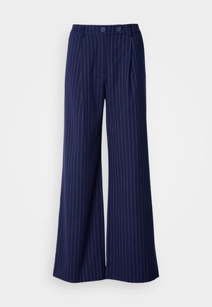 Pantaloni a gamba larga blu navy con strisce verticali rosa, pieghe davanti e chiusura a due bottoni. Realizzati in un tessuto liscio.