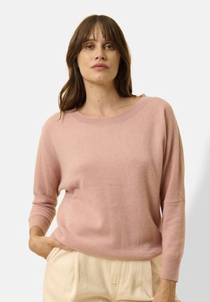 Jasnoróżowy sweter z kaszmiru z obniżonymi ramionami i prążkowanymi mankietami, charakteryzujący się szerokim dekoltem oraz miękką, gładką teksturą.
