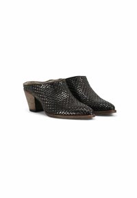 Mules en cuir tressé noir avec un bout pointu et un petit talon en bois empilé. Surface texturée avec un revêtement intérieur lisse.