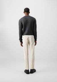Hackett London Chino hlače - camel