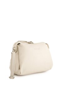 Beige Leder Umhängetasche mit glatter Oberfläche, Reißverschluss und verstellbarem Tragriemen. Mit eingeprägtem Logo auf der Vorderseite.