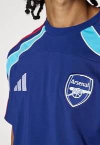 adidas Performance ARSENAL FC URBAN PURIST TEE - Apdrukāts T-krekls - victory blue/bright yellow/bright cyan