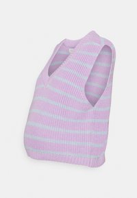 Colete de malha em lavanda clara com riscas horizontais em azul-turquesa, apresentando um decote em V, design sem mangas, e bainha e aberturas das mangas caneladas.