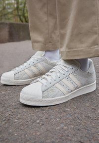 adidas Originals Sneakers - white