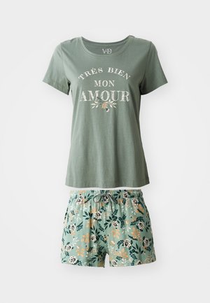 Žalias medvilninis marškinėliai su baltais užrašu "Très Bien Mon Amour", derinami su gėlių rašto šortais, kurių spalvos yra žalia, jūros mėlyna ir oranžinė, su elastingu juosmeniu.