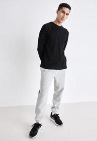GAP WAFFLE CREW - Hosszú ujjú felső - black