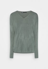 Grüner, leichter Pullover mit V-Ausschnitt, langen Ärmeln und lockerer Passform. Der Stoff hat eine weiche Textur und einen subtilen Glanz.