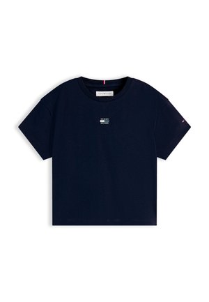 Marineblå kortermet T-skjorte med rund hals, med en liten Tommy Hilfiger-logo i midten av brystet og et flagglogo på venstre erme.